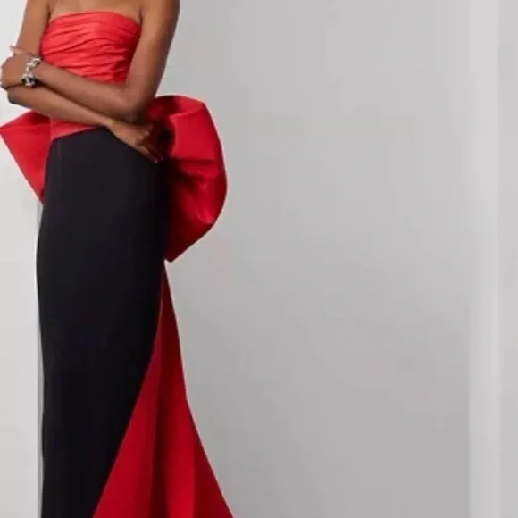 Ralph Lauren purple label collection runway skirt as seen on Gigi Hadid,…    - Picture 6 of 15